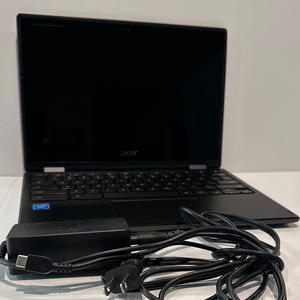Tested and Functioning Lenovo Black Chromebook 100e Gen2 MKT WiFi 4GB 32GB.